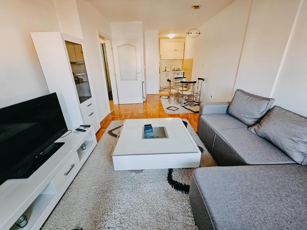 Slika 1 - Trosoban, 70m2, Crveni Pevac Niš, sa terasom, ima lift